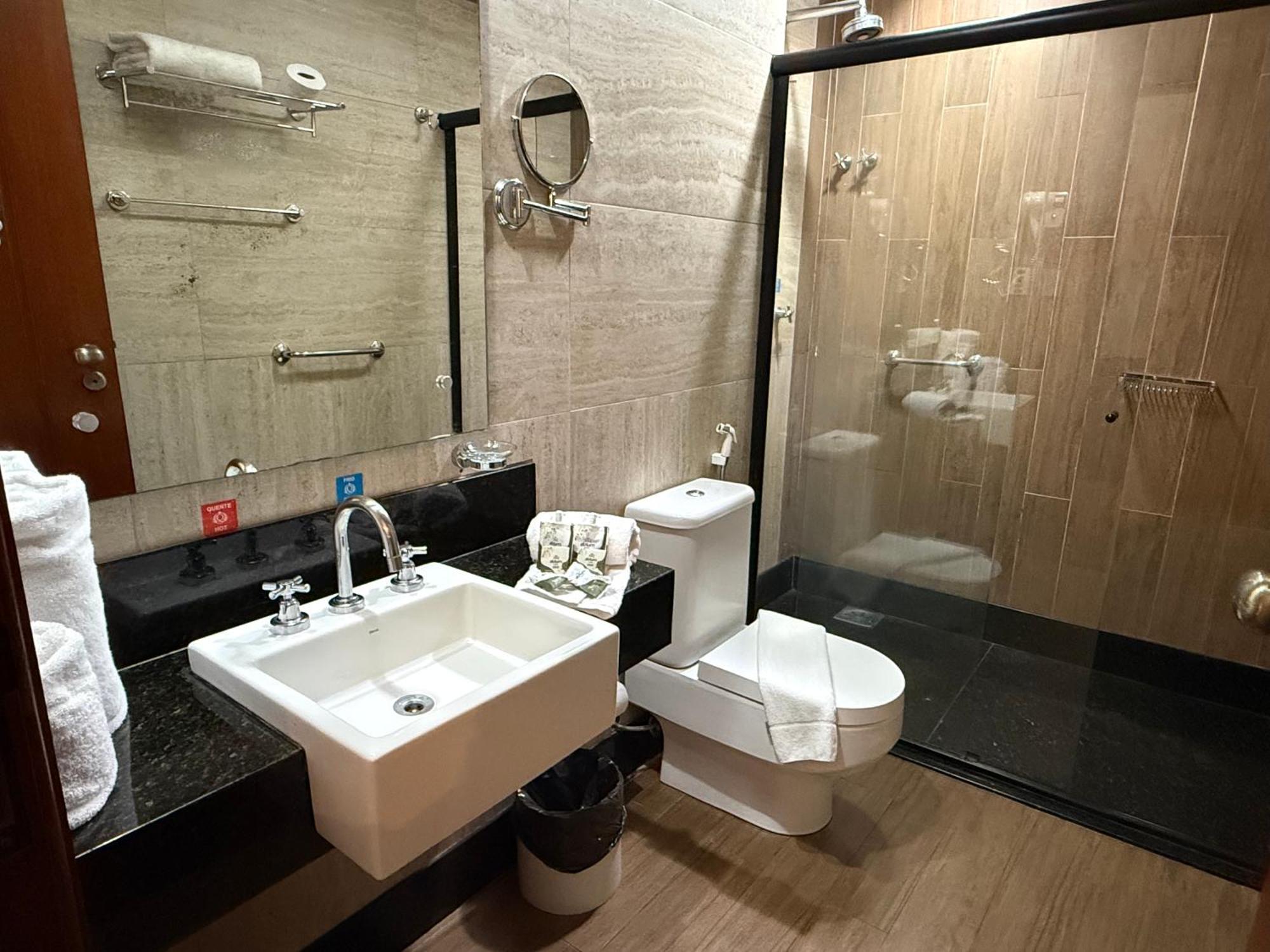Deluxe Room,1742946741:JPEG